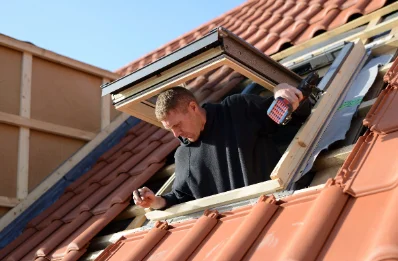 Pose de fenêtres de toit Velux à Curzon